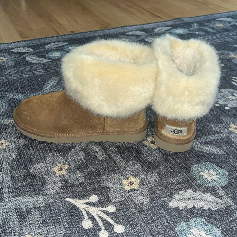 UGG Classic Mini Fluff in Chestnut - Like New!